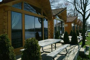 Lake Cabins 3*
