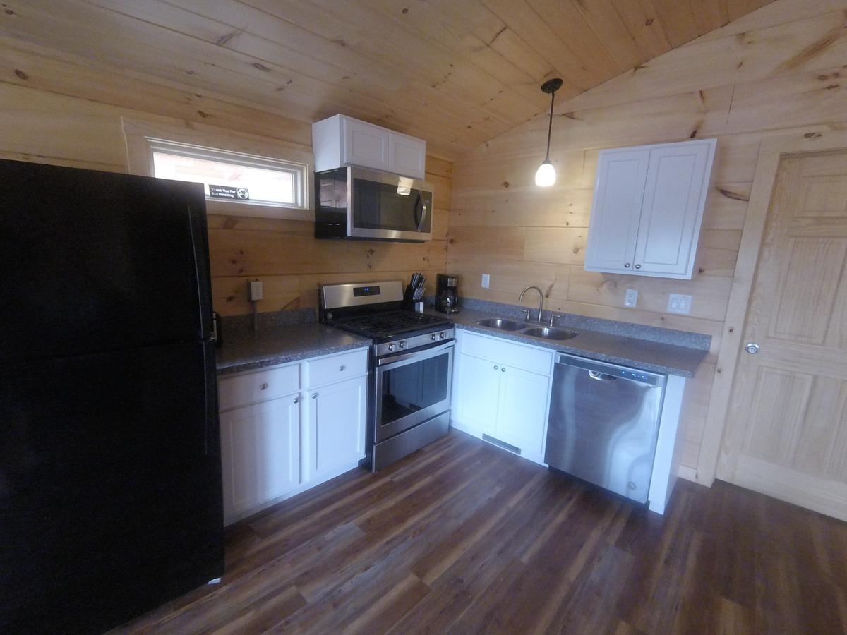 Lake Cabins 3*