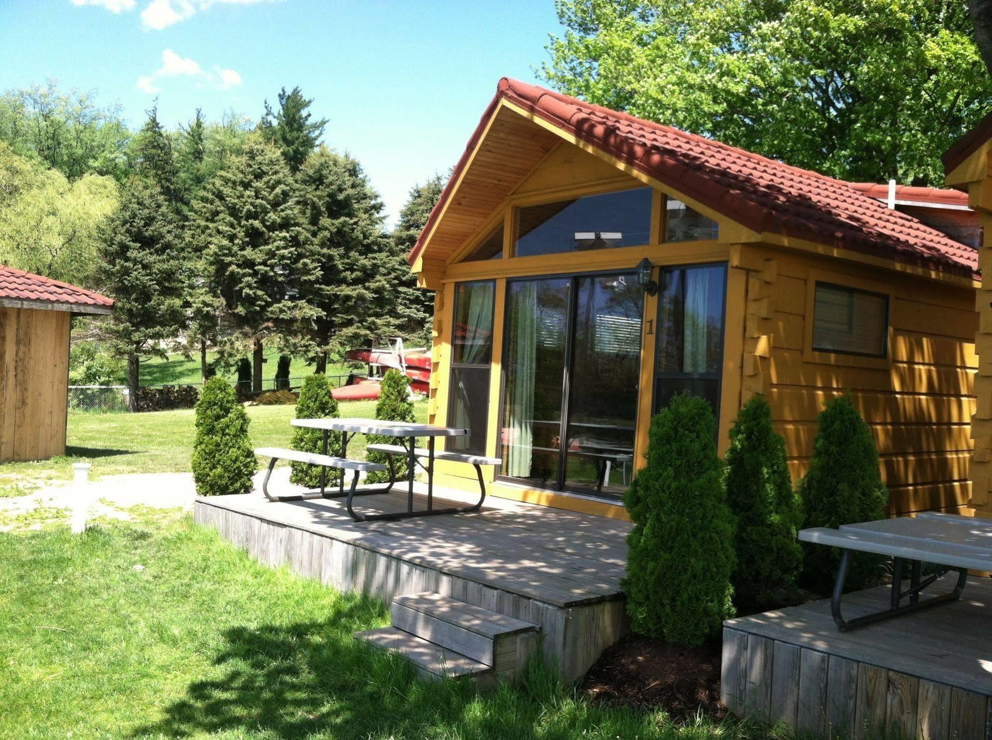 Resort Lake Cabins Edinboro