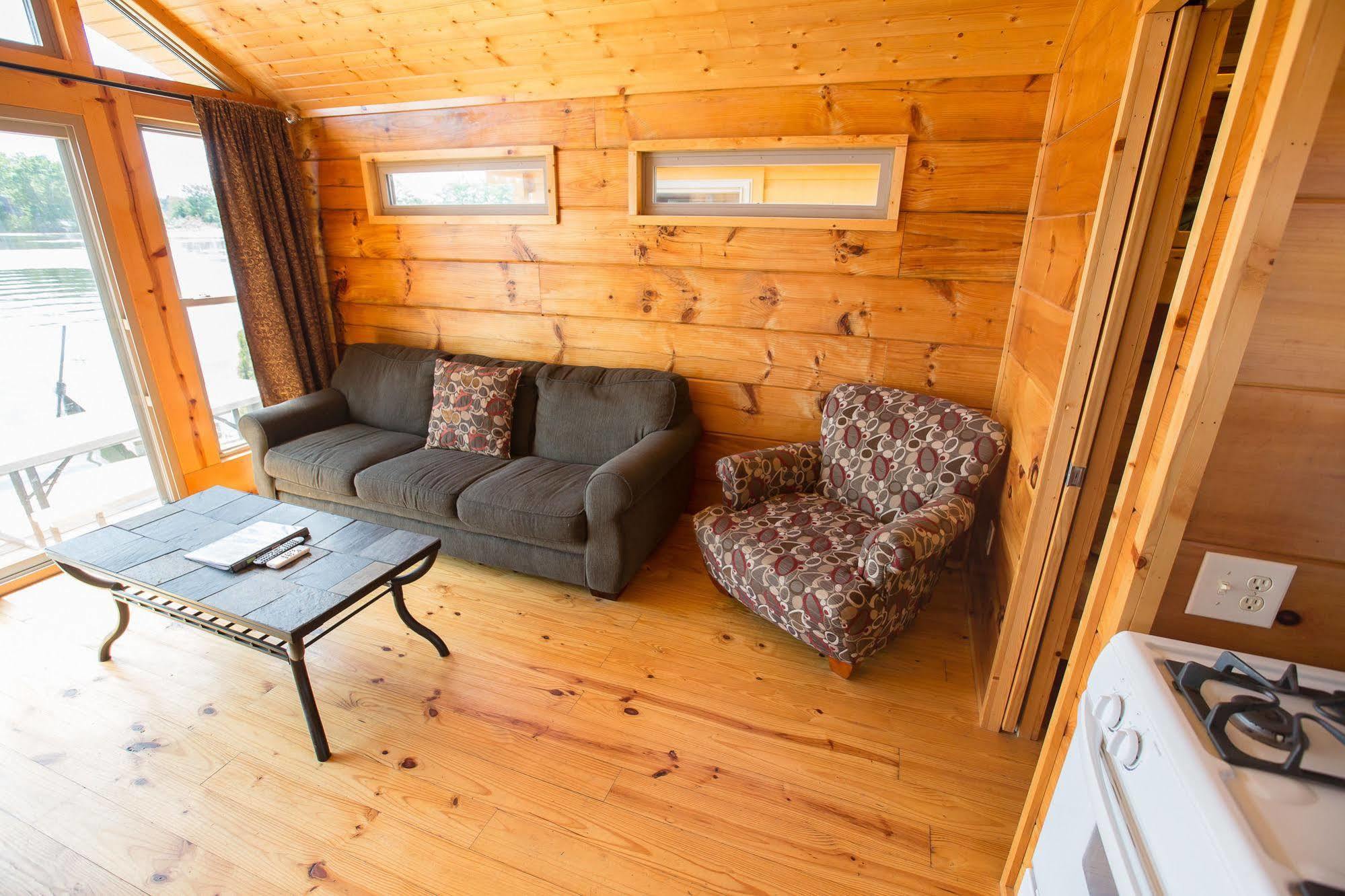 Resort Lake Cabins Edinboro
