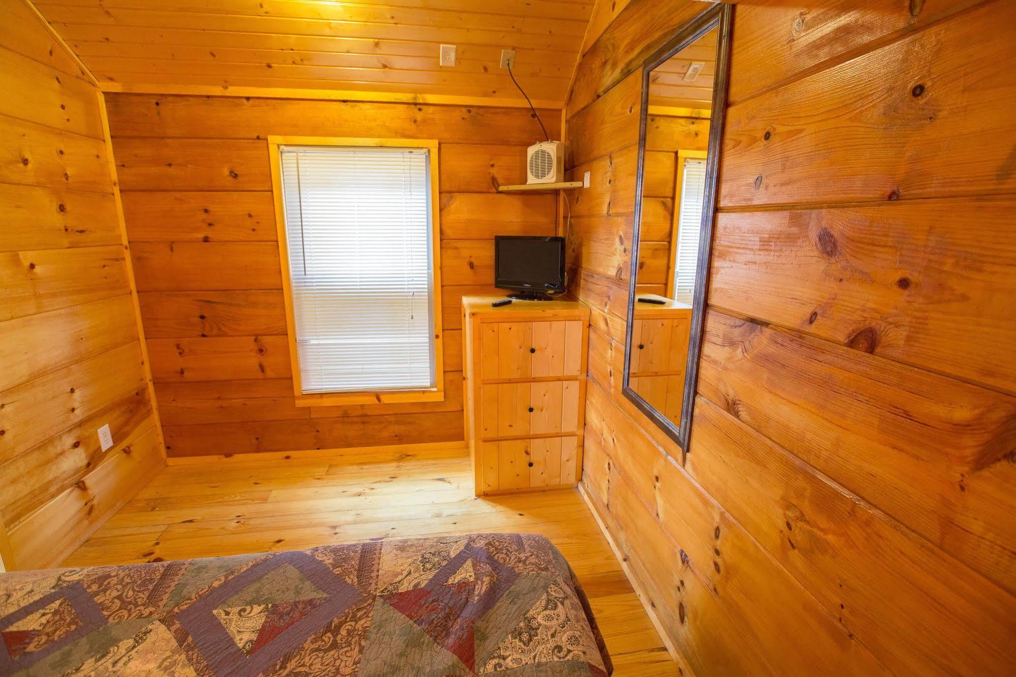 Lake Cabins Resort Edinboro