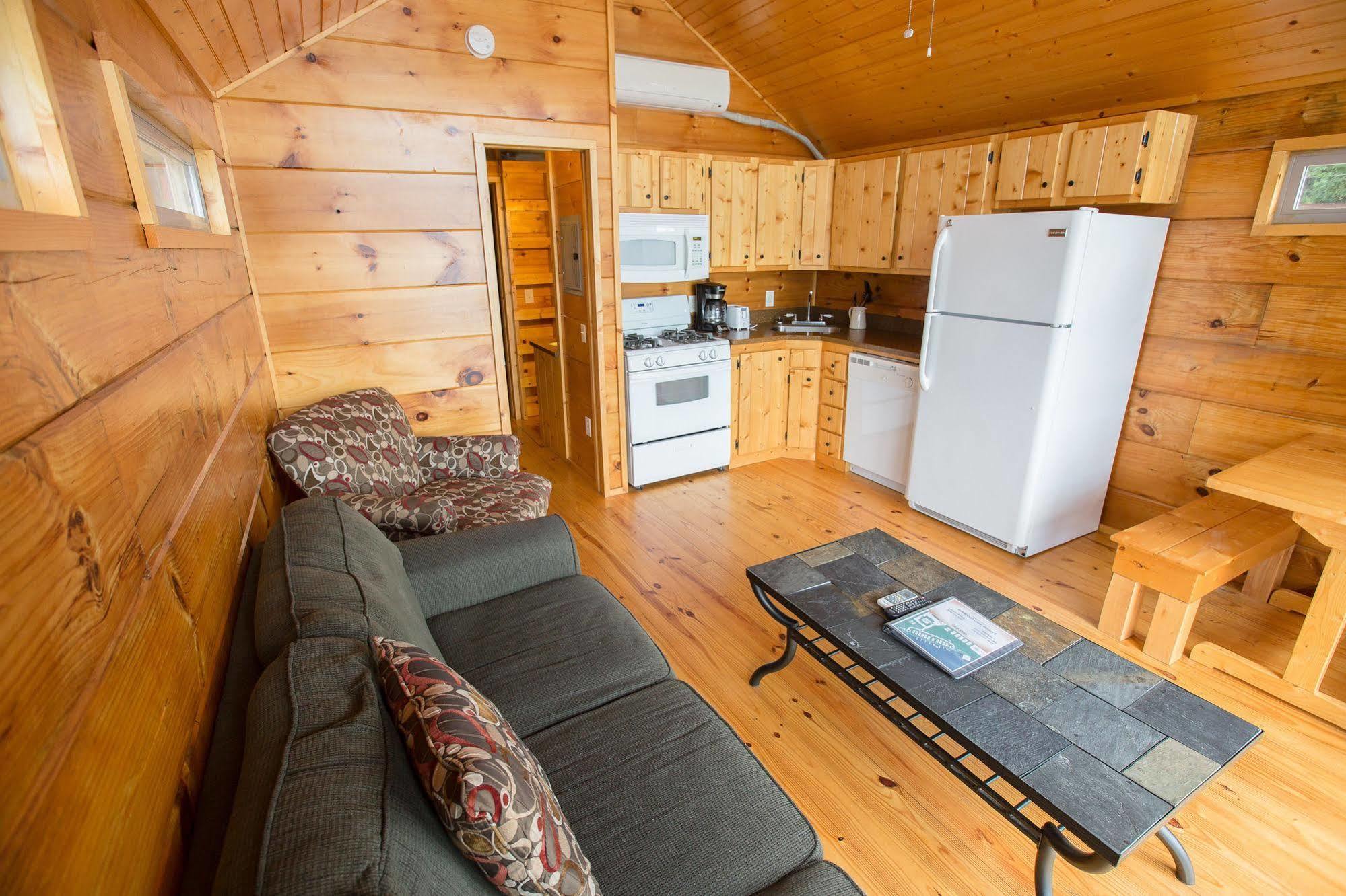 Resort Lake Cabins Edinboro